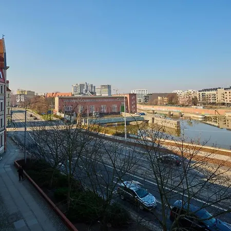 Center River View Odrzanska By Renters شقة